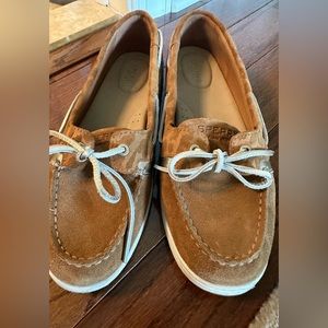 Sperry suede boat shoes